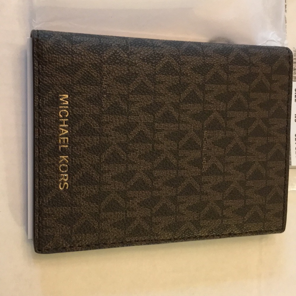 Michael Kors passport wallet new